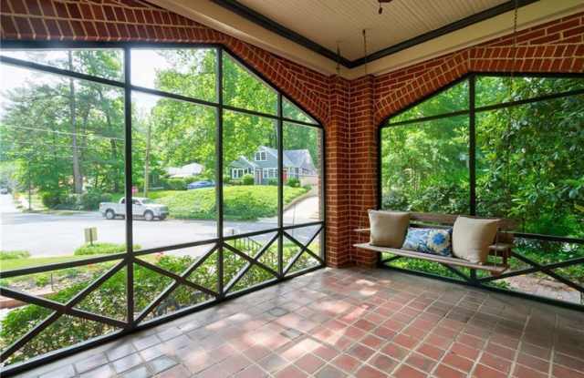 782 Courtenay Drive NE Gallery 3