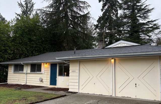 4 Bedroom 1.5 Bathroom House In Bellevue Lake Hills photos photos