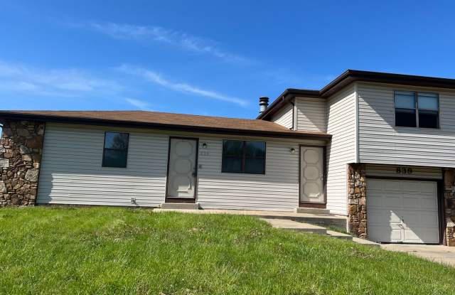 Spacious 2 bedroom 1 bathroom duplex in a great location! photos photos