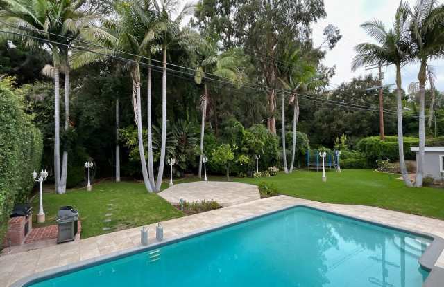 465 North Bowling Green Way - 465 North Bowling Green Way, Los Angeles, CA 90049