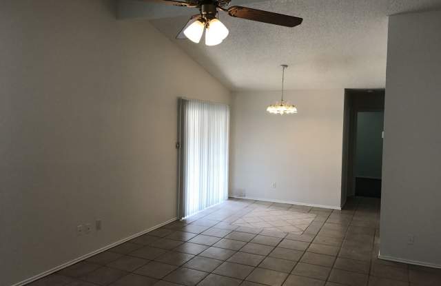 15535 Knollforest Gallery 4
