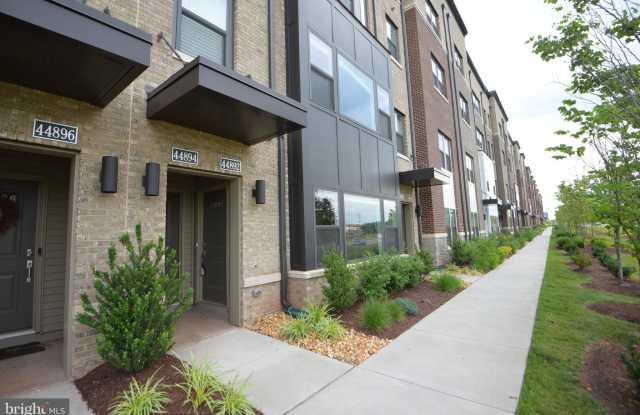 44892 TIVERTON SQUARE Gallery 4