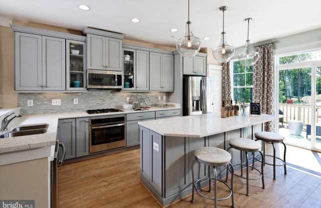 7802 FIVE OAKS CT Gallery 4