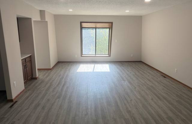 5540 Malibu Drive Gallery 4