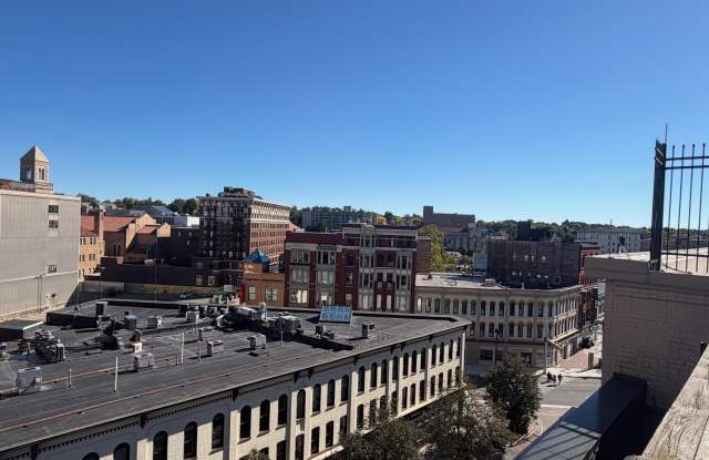 49 Monroe Center Street NW Gallery 4
