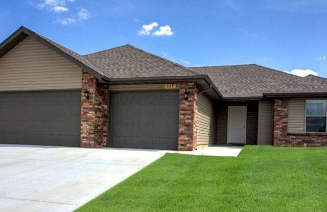 3 Bedroom Rental Home in Republic - fully fenced! - 532 West Melody Lane, Republic, MO 65738