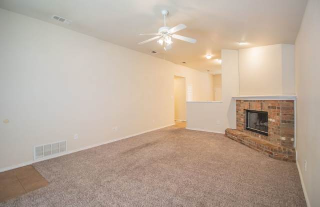 Great 3 bedroom 2 bathroom home in Frenship ISD! Gallery 4