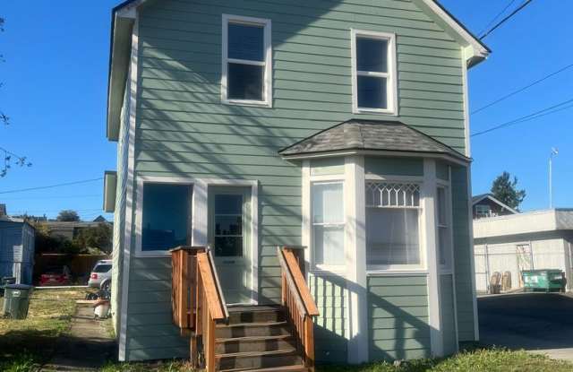 Charming Four Bedroom Home in the Heart of Bellingham! Gallery 1