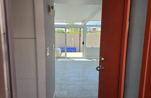 735 E Louise Drive Gallery 4