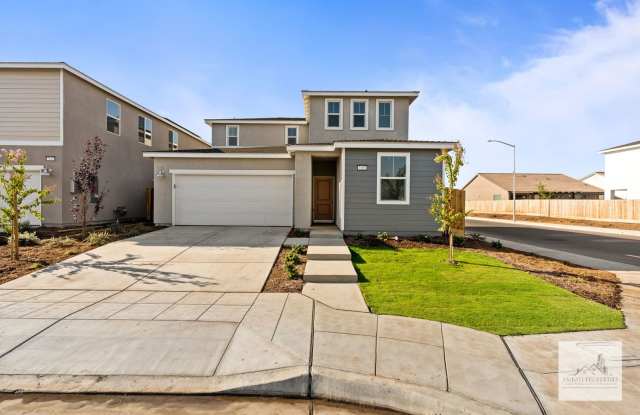 Newer 4 Bedroom 3 Bath Home with SOLAR! Clovis Unified School District! photos photos