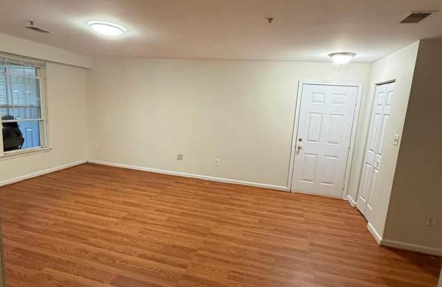 7530-D COXTON Court Gallery 4