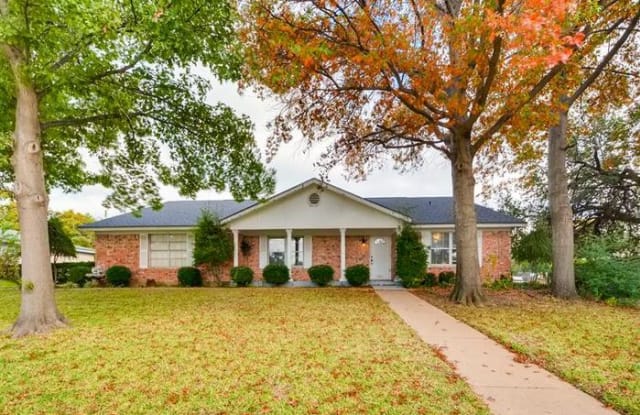 304 Oak Valley Drive - 304 Oak Valley Drive, Colleyville, TX 76034