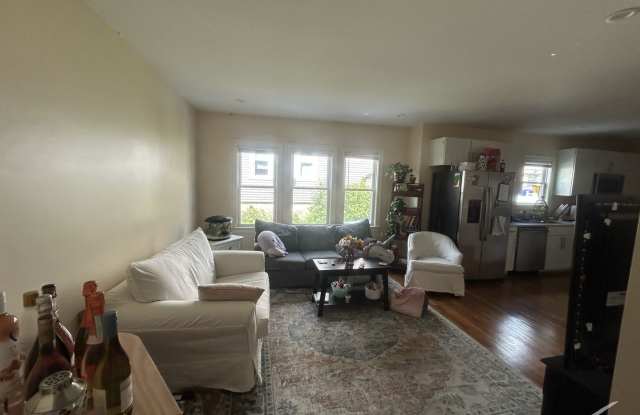 Nicely updated 3 bedroom unit in Brighton photos photos Nicely updated 3 bedroom unit in Brighton photos photos