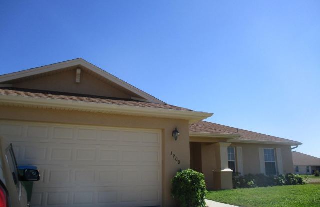 Coming soon 3/2 all tile with inside laundry room photos photos
