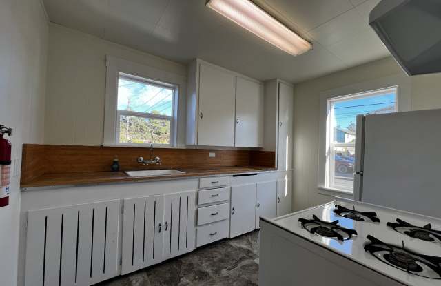 670 16th St. photos photos
