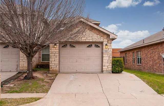 926 Walnut Street - 926 Walnut Street, Burleson, TX 76028