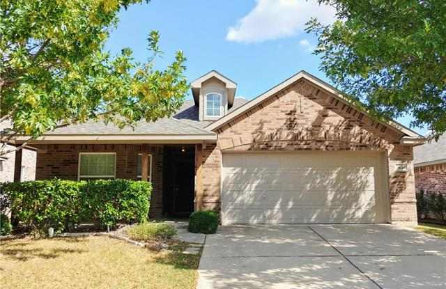 1630 Country - 1630 Country Hls, Waxahachie, TX 75165