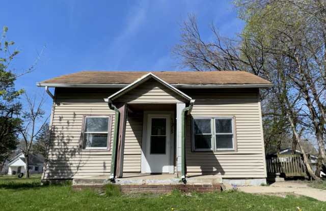3 Bedrooms, 2 Bath Home in South Bend IN - 1915 Chapin Street, South Bend, IN 46613