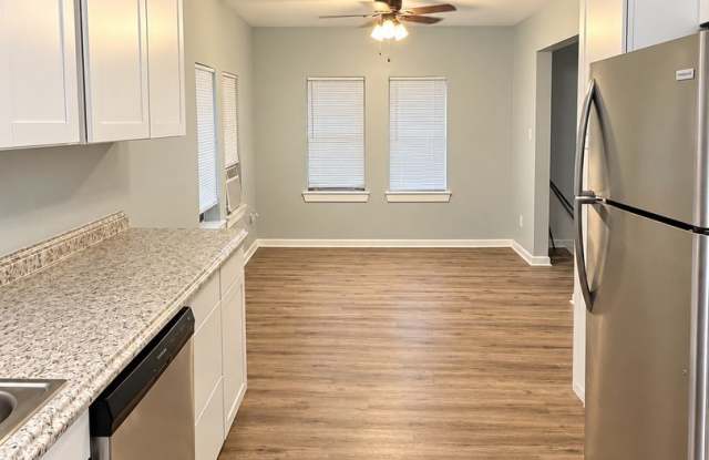 Recently updated charming home with HUGE backyard AVAILABLE NOW!! Gallery 4