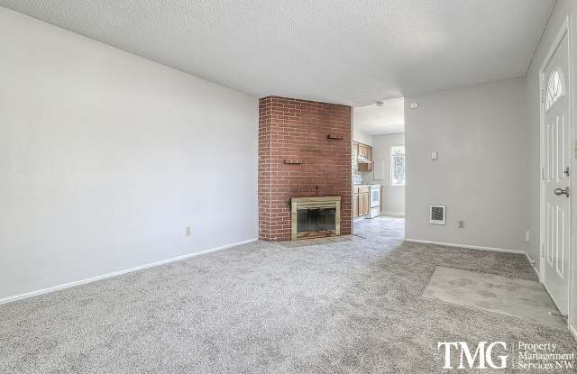 Great duplex downtown that also includes paid W/S/G and landscaping! Gallery 4