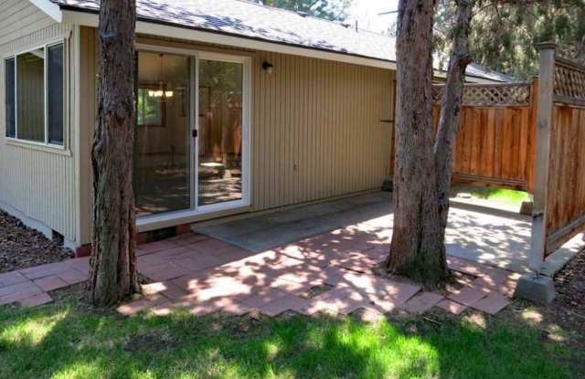 761 SE Breitenbush Lane Gallery 2