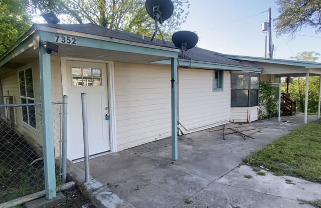 7352 Sparta Road photos photos