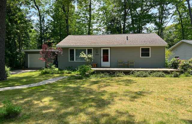 The Little Bungalow of Your Dreams Near East Bay! 2BR / 1BA Long-Term Rental photos photos