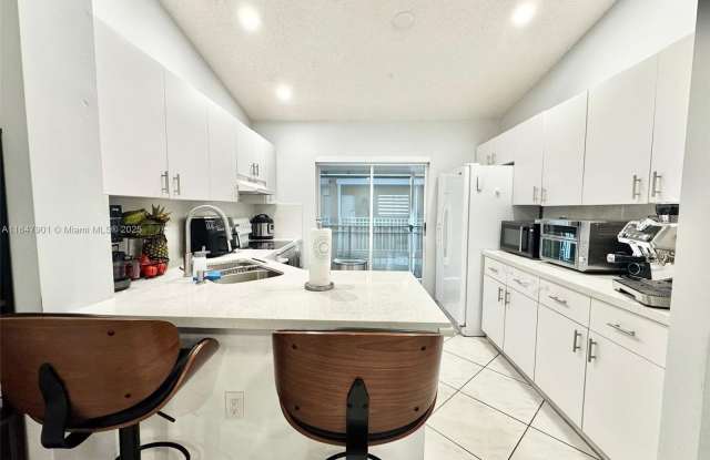 2527 W 76th St photos photos