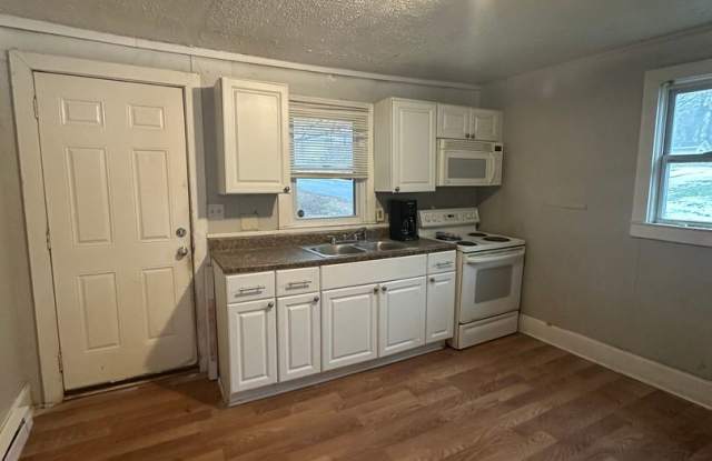 COMING SOON! 2 Bed House! Making it ready for you! photos photos