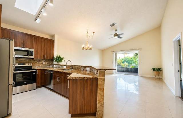 7705 FOREST GREEN Lane Gallery 3