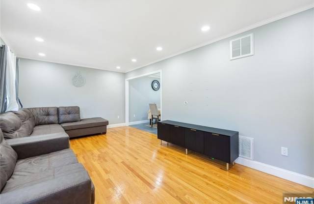 361 Walthery Avenue Gallery 4