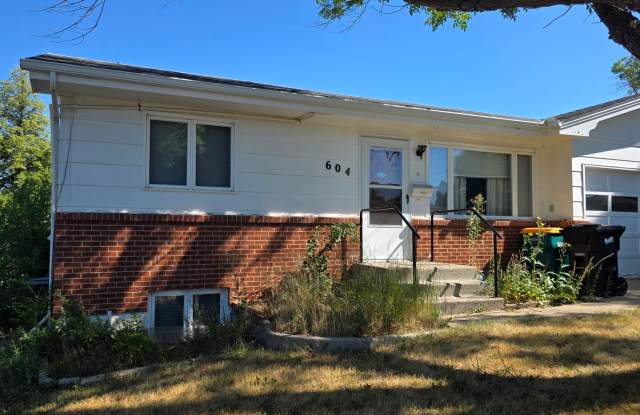 Spacious Fully Furnished 5-Bedroom Home with All Utilities Included Gallery 1