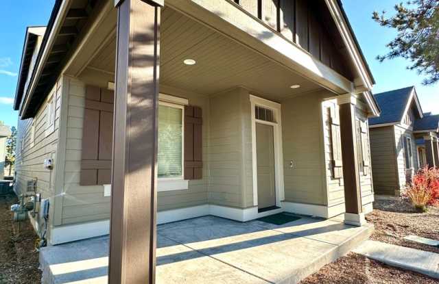 ** $1000 Off 1st Month ** Beautiful Pahlisch Home in La Pine! 51927 Lumberman Lane Gallery 3
