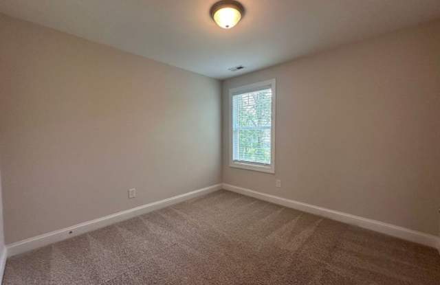 Modern 3BR/2.5BA Duplex – Perfect Location, Plenty of Space! Gallery 4