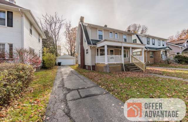 1529 Parkhill Road photos photos