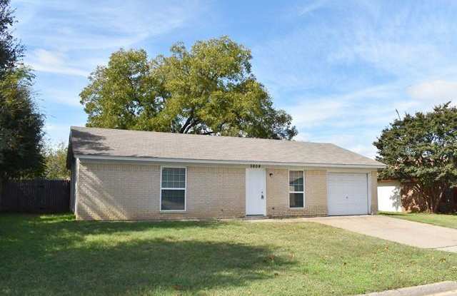 5804 Willow Valley Drive - 5804 Willow Valley Drive, Arlington, TX 76017