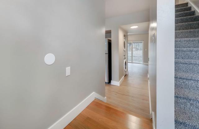 Remodeled 2 bedroom with yard photos photos