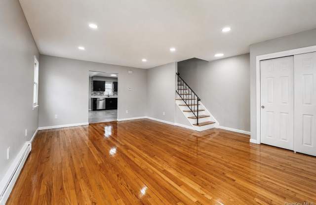 54 Farquhar Avenue Gallery 3