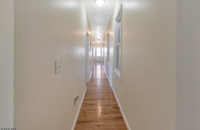 383 Central Ave Gallery 4