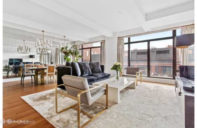 160 W 12th St - 160 West 12th Street, Deer Park, NY 11729