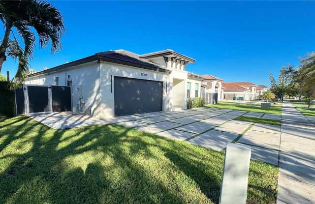 17320 Southwest 92nd Court Gallery 4