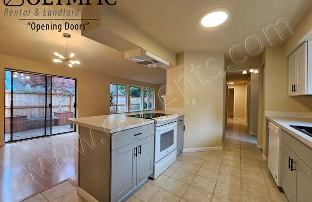 2212 Sanford Cir SE photos photos