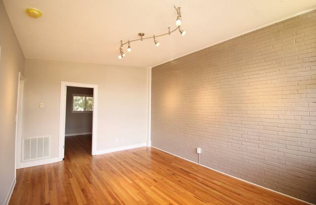 SPECIAL DISCOUNT Beautiful 2 Bedroom, 1 Bath home is West Raleigh!  Pet Friendly Gallery 3