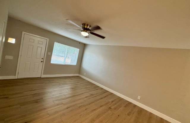 Remodeled 2BD/1BA Unit in a 4-Plex near 15th Ave & Indian School in Phoenix Gallery 4