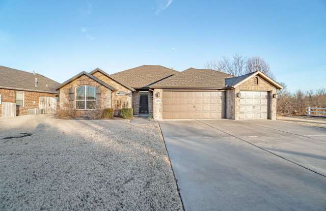 Beautiful Family Home in Bentonville! - 2005 Southwest Birch Street, Bentonville, AR 72713