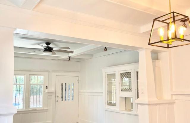 HUGE! Beautiful 1 Bedroom + 1 Bath + PATIO in charming neighborhood. Gallery 3