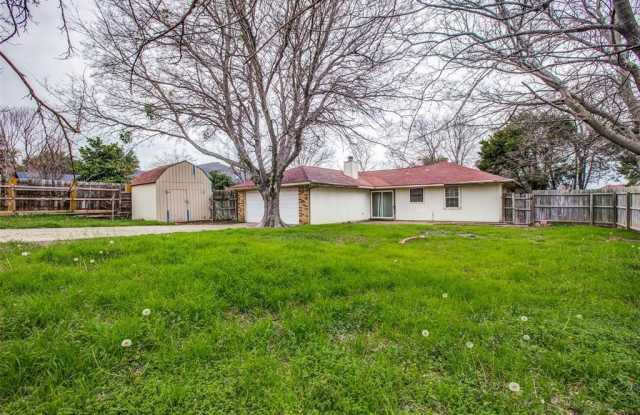1130 Evergreen Circle - 1130 Evergreen Circle, DeSoto, TX 75115