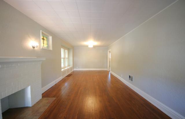 2 Bed/1 Bath House For Rent in Princeton Heights Gallery 4
