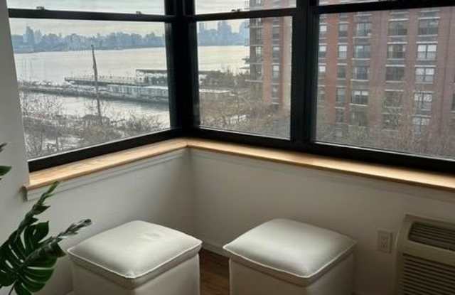 2 CONSTITUTION CT photos photos