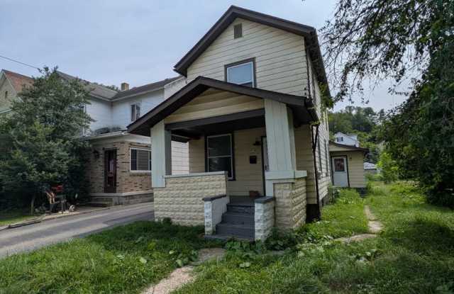 2 bed 1 bath with 1st floor laundry and off-street parking photos photos